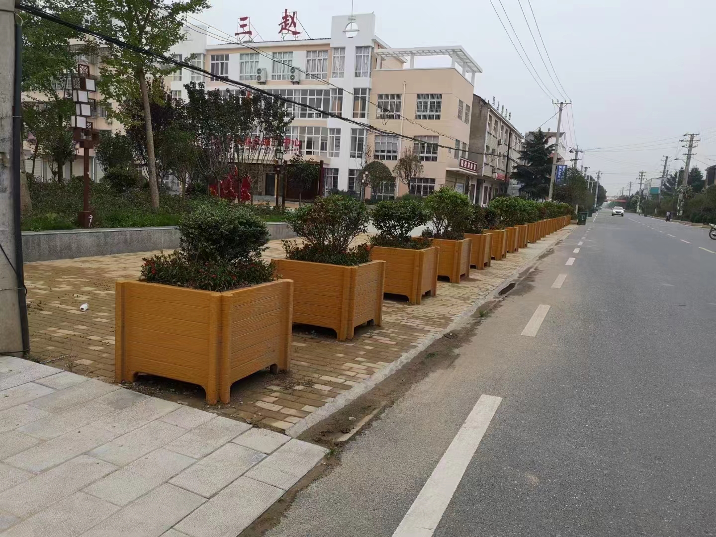 仿木花箱生產(chǎn)實際使用的材料是什么？